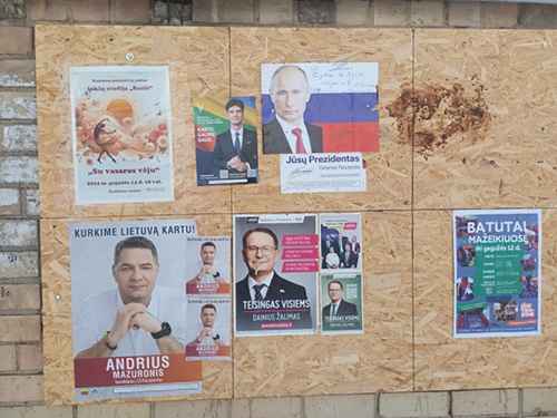 Mažeikiuose ant reklaminės lentos – plakatas su V. Putino atvaizdu